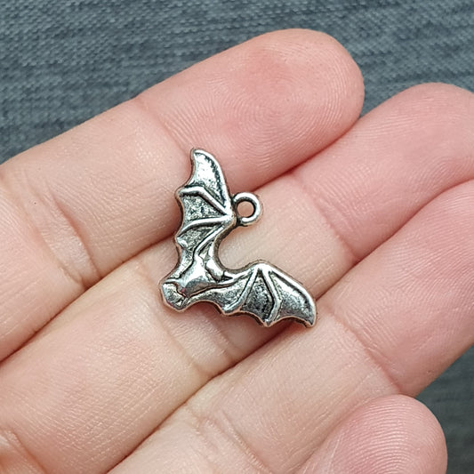 2 Anhänger, Fledermaus, 16mm, antik silberfarbig, Schmuck DIY