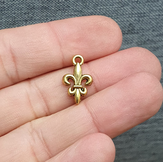 3 Anhänger Fleur De Lys, 19mm, antik goldfarbig, Schmuck basteln