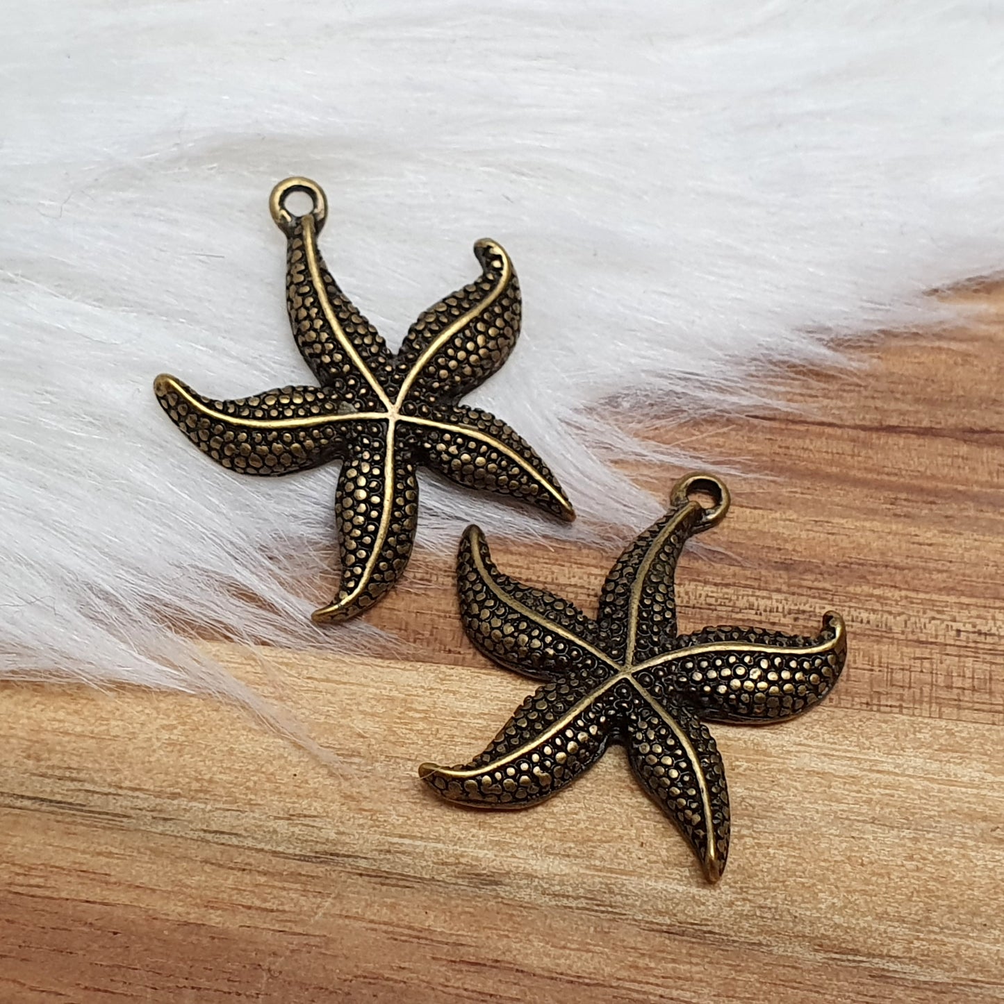 2 Anhänger Seestern, 27mm, antik bronzefarbig, Schmuck basteln