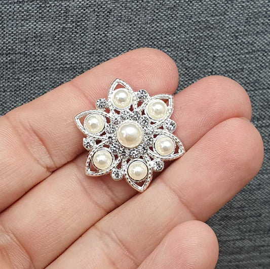 Zierelement mit Strass & weißen Kunstperlen, 27x24mm