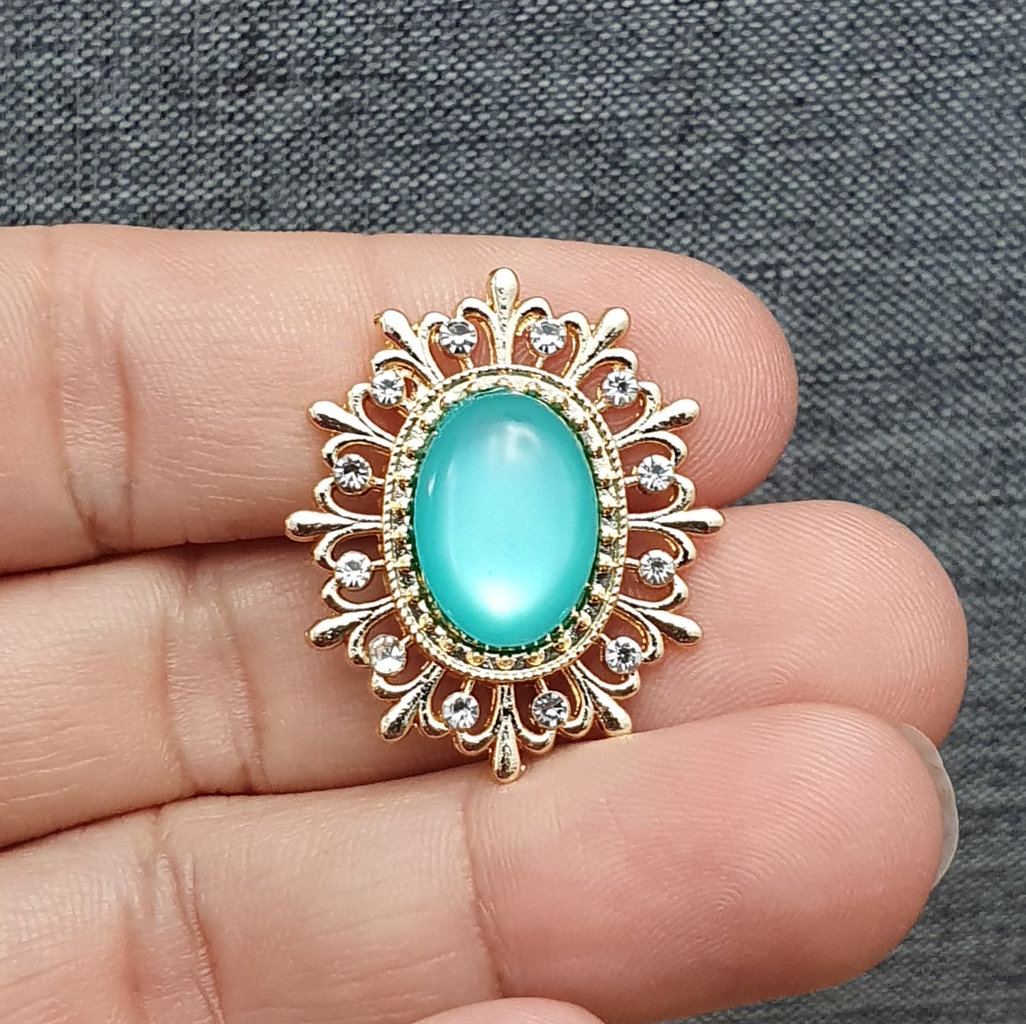 Vergoldetes Zierelement mit Strass & Cabochon, Moonstoneoptik, 29x25mm