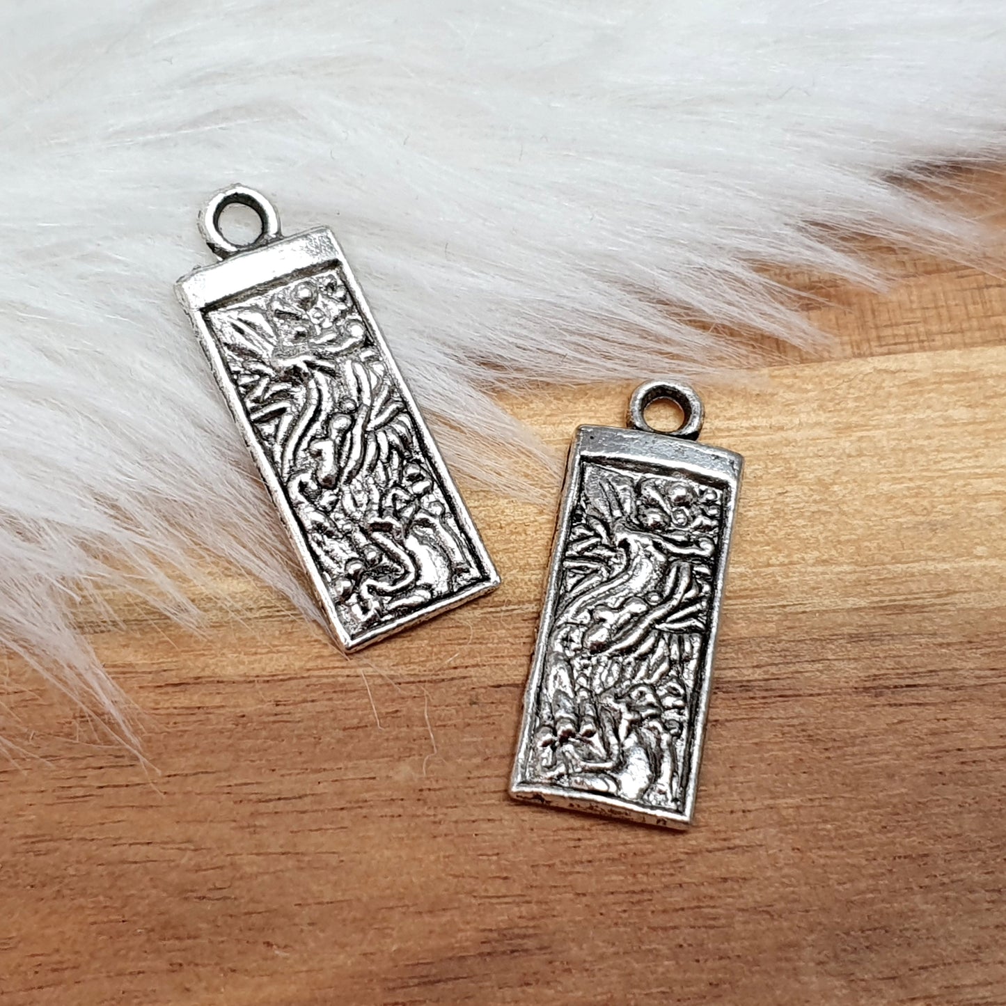 2 Anhänger, Drachenfahne, 29mm, antik silberfarbig, Schmuck Basteln