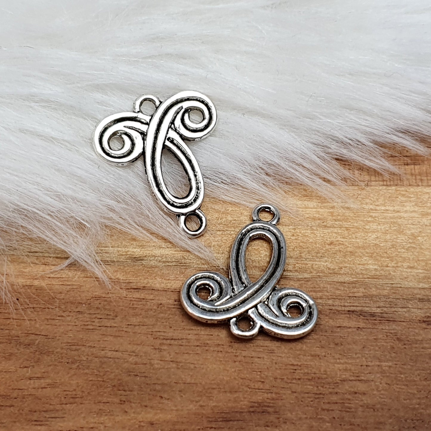 4 Verbinder, Schnörkel, Bogen, 22mm, antik silberfarbig, Schmuck Basteln