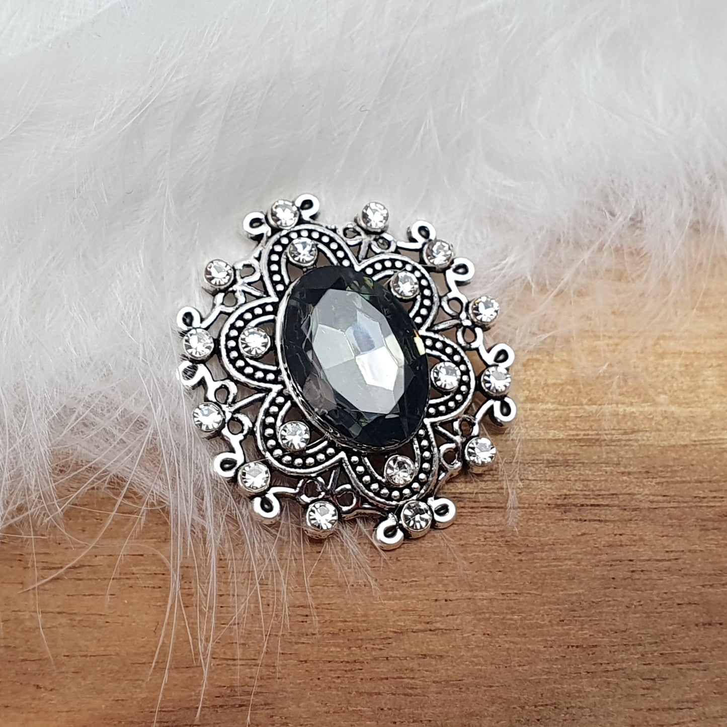 Zierelement mit Strass und grauem Schmuckstein, 27 x 23mm