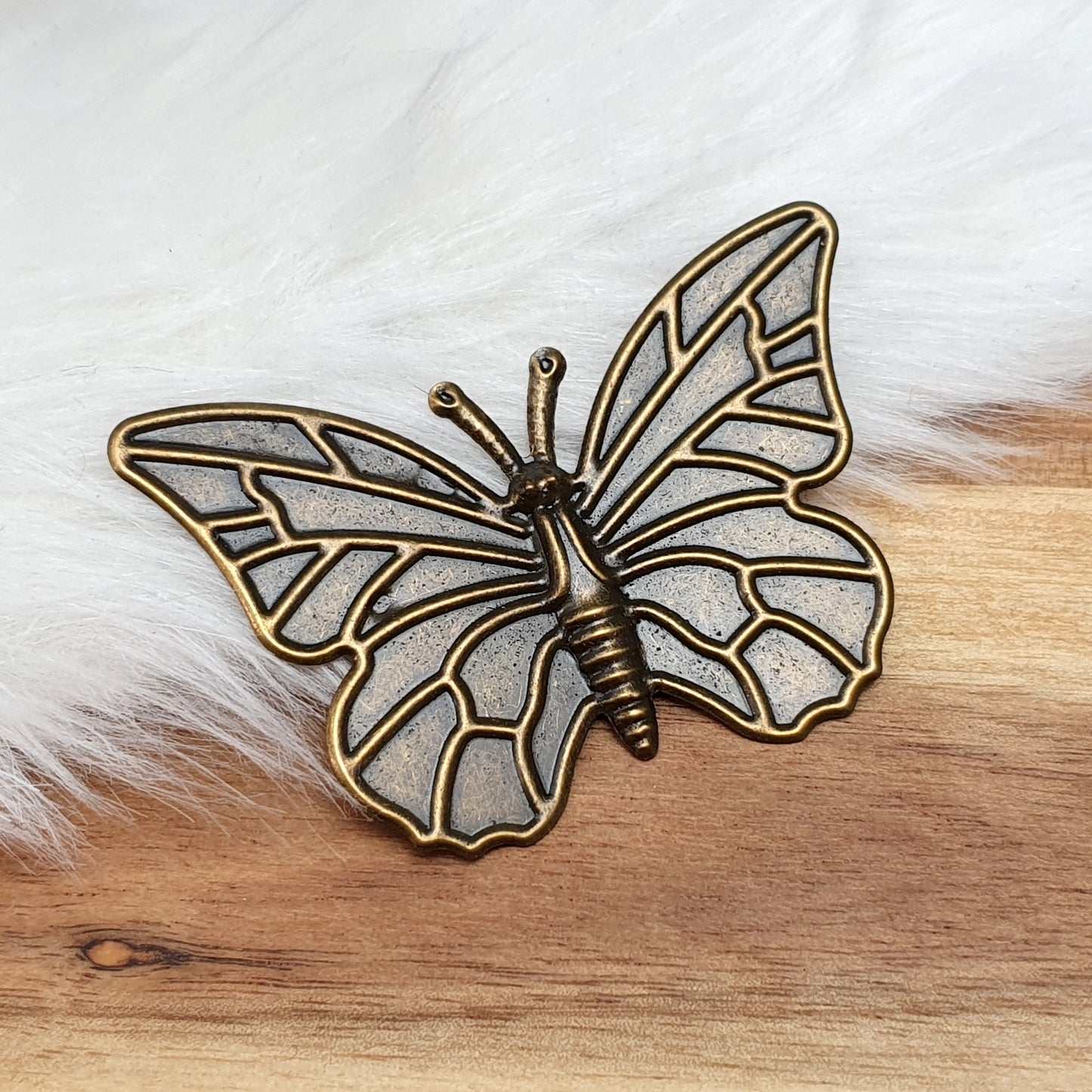 2 Vintage gestanzte Metallelemente, Schmetterling, 60mm, antik bronzefarbig, Kreativbedarf