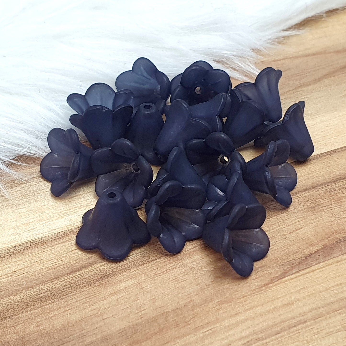 20 Perlen, Acryl, Blüte, Käppchen, Blume, Gefrostet, Schwarz, 10x14mm