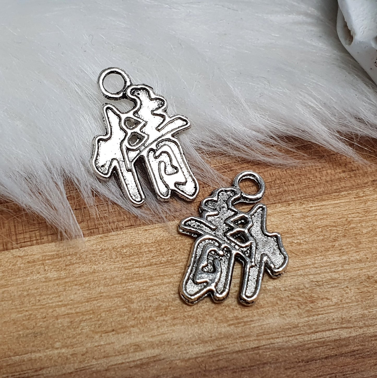 4 Anhänger, Charms, chin. Schriftzeichen, 23mm, antik silberfarbig, Schmuck DIY