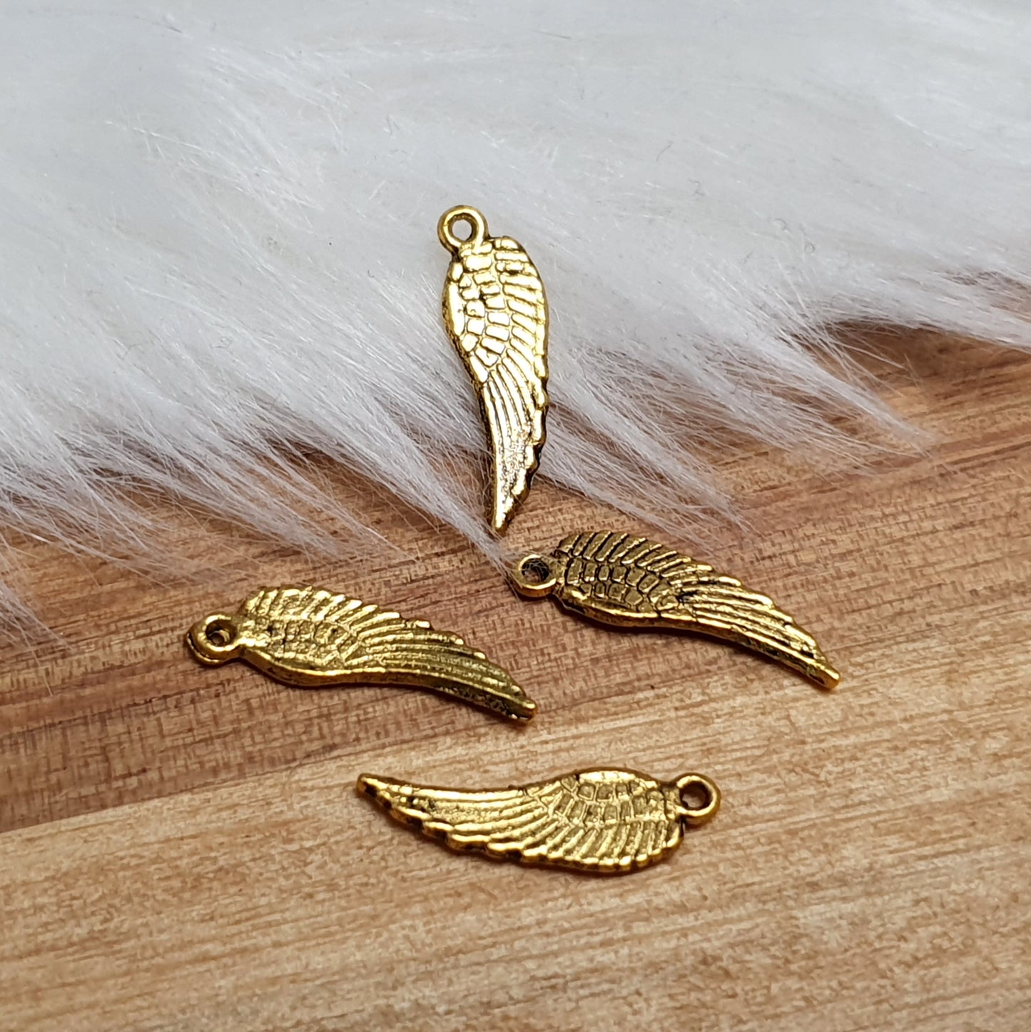 8 Anhänger, Charms, Flügel, Engel, 17mm, antik goldfarbig, Schmuck Basteln