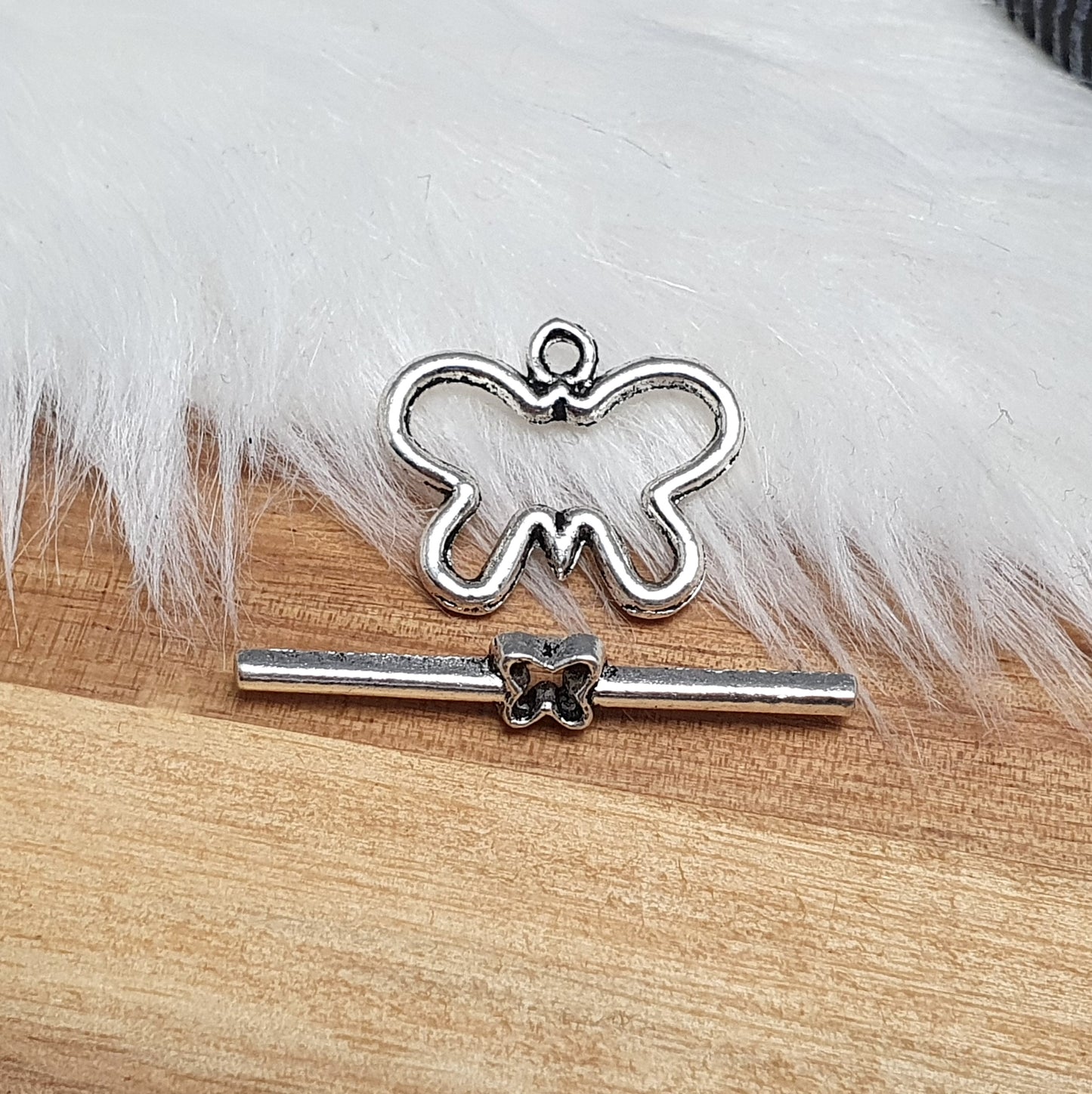 2 Knebelverschlüsse Schmetterling, antik silberfarbig, Schmuck Basteln