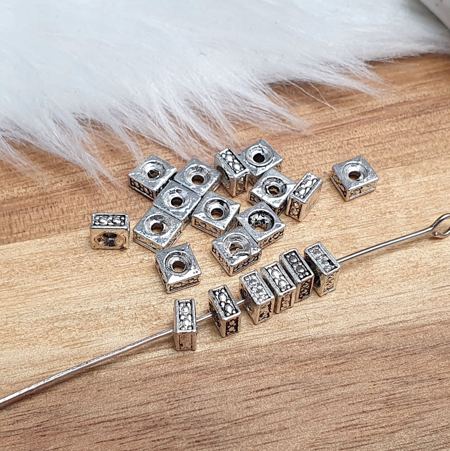 20 Metallperlen, eckiges Rondell, 5x3mm, antik silberfarbig, Schmuck Basteln