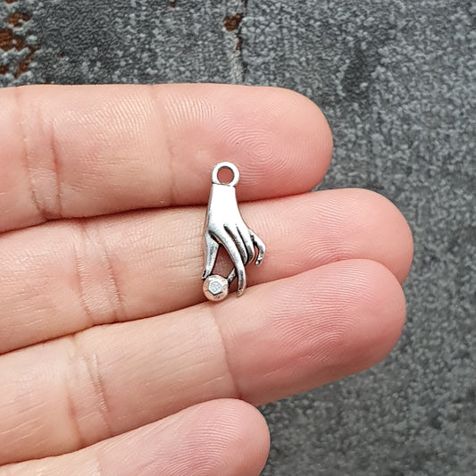 4 Anhänger, Charms, Hand, 18mm, antik silberfarbig, Schmuck Basteln