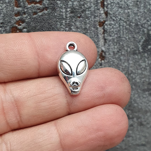2 Anhänger, Charms, Alien, Kopf, 19mm, antik silberfarbig, Schmuck Basteln