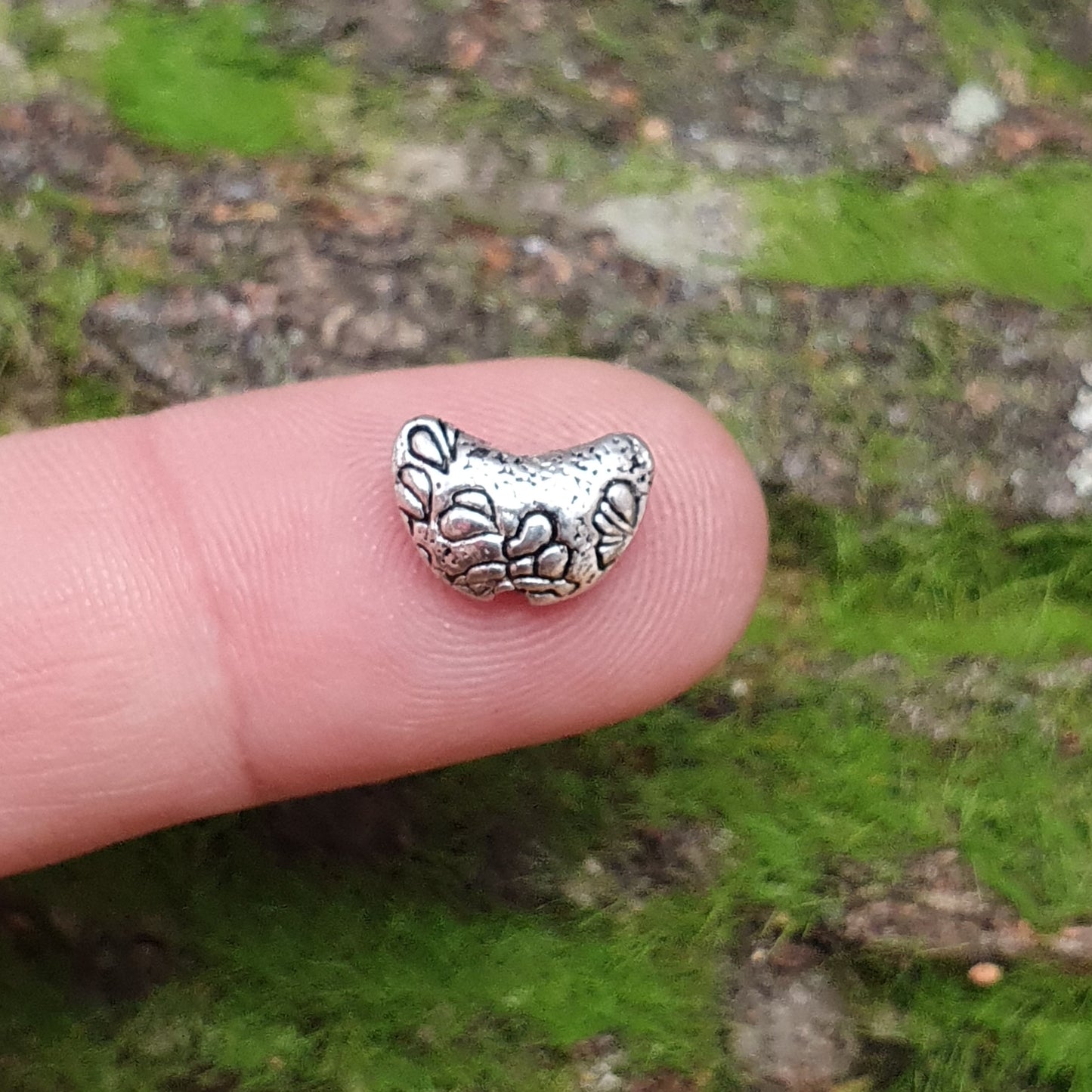 4 Metallperlen kleiner Mond, 7x10mm, antik silberfarbig