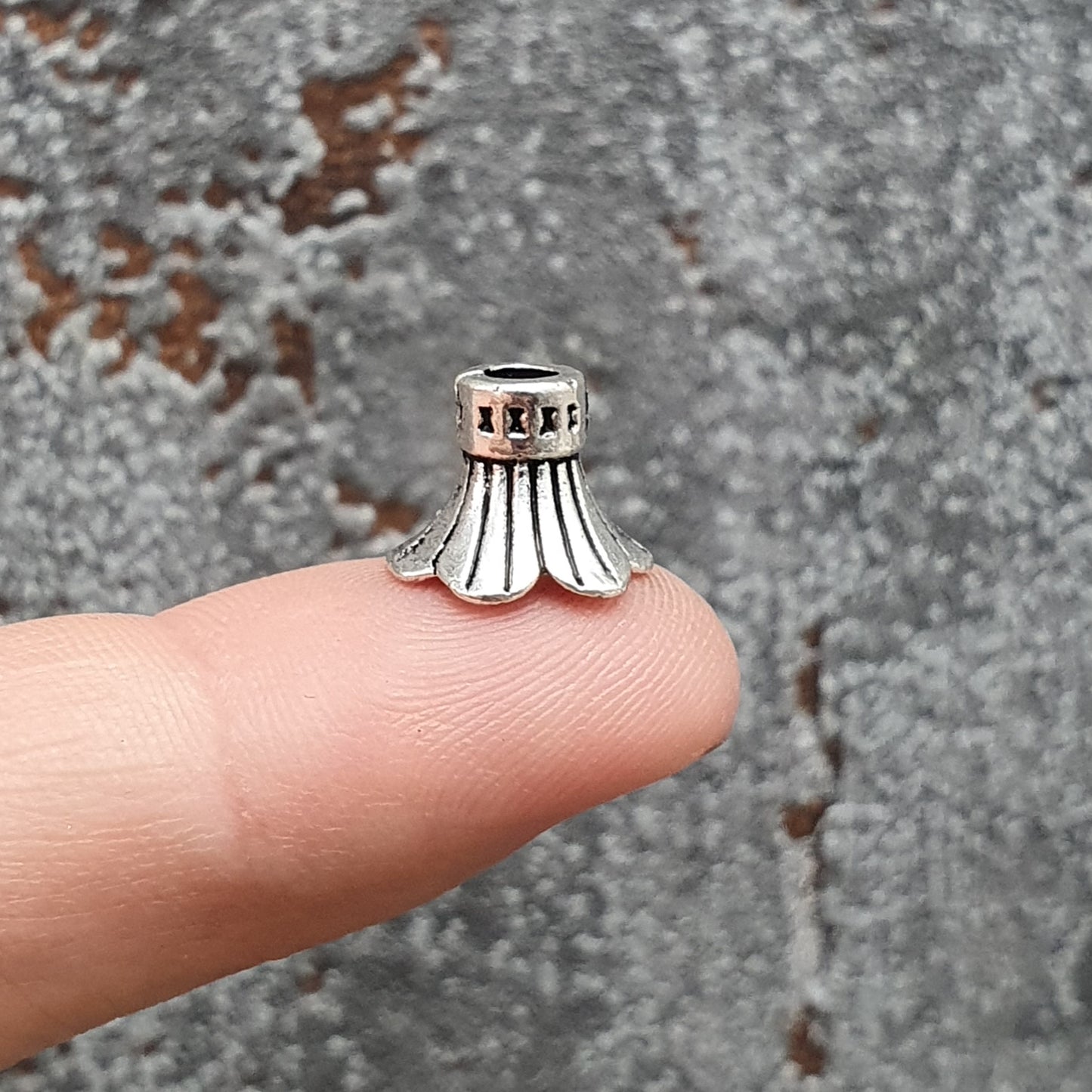 4 Perlenkappen Blütenkelch, ø 11mm, antik silberfarbig