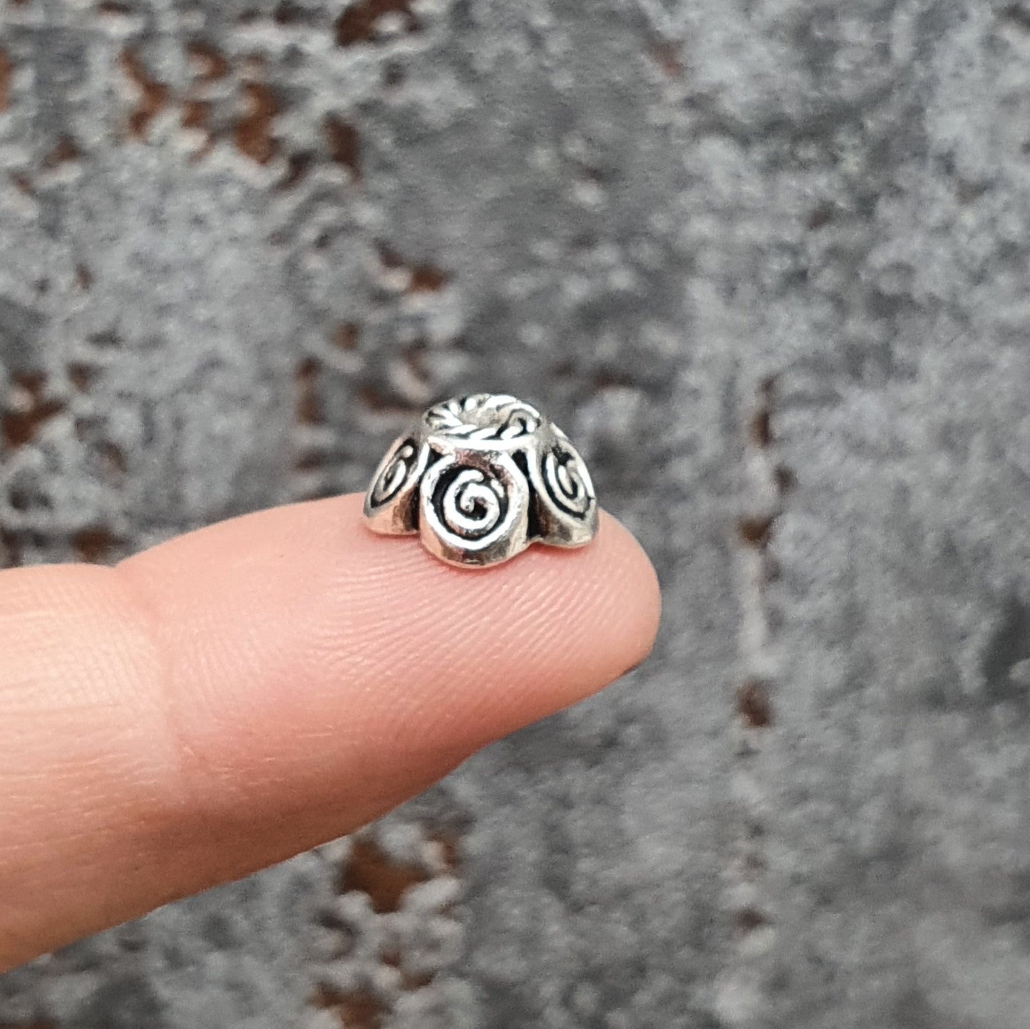 4 Perlenkappen, ø 10mm, antik silberfarbig