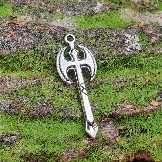 2 Anhänger Streitaxt, 36mm, antik silberfarbig