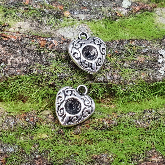 4 kleine Anhänger Herz, 12mm, antik silberfarbig