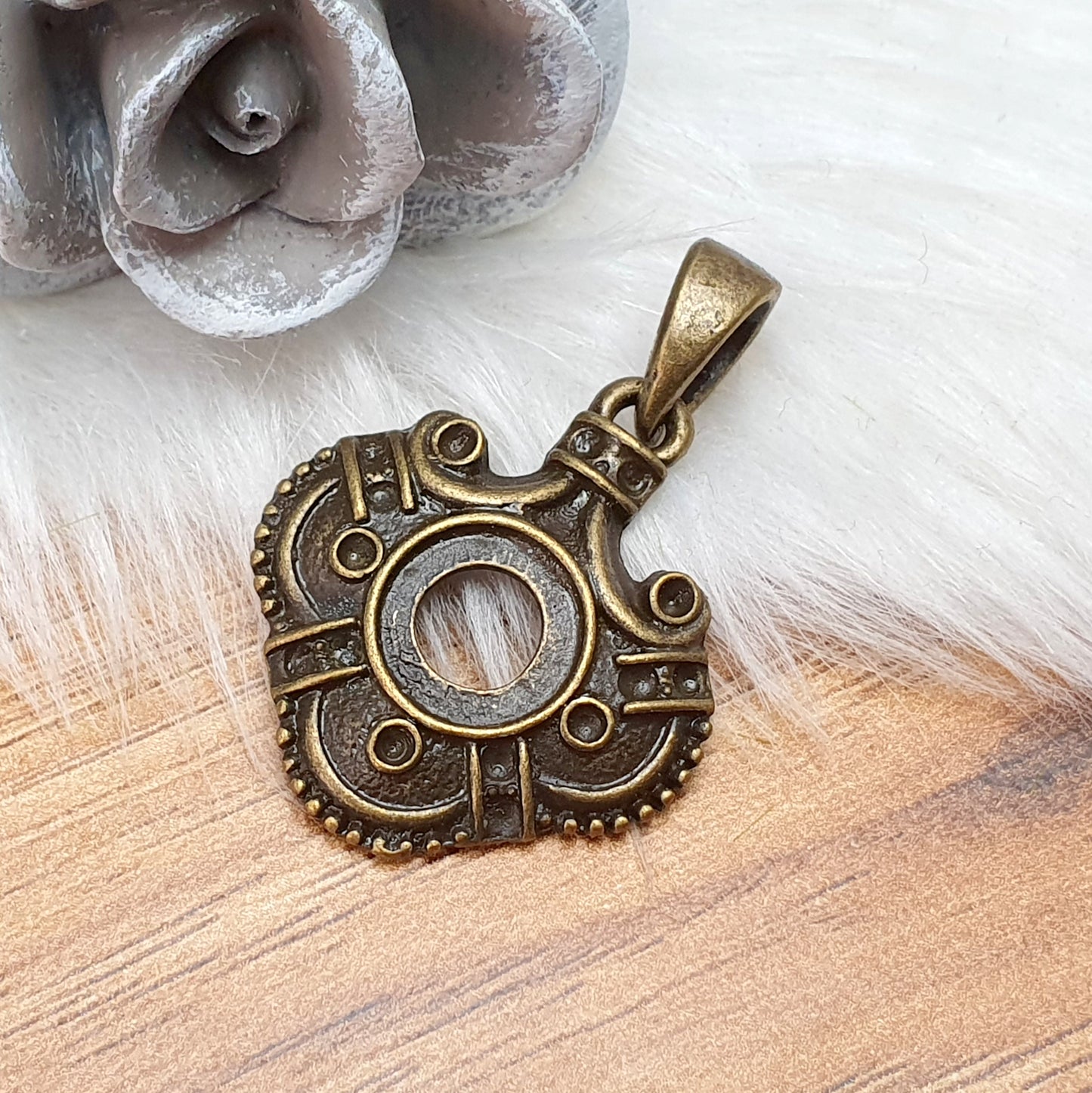 1x Anhänger, Vintage, Gotik, 38mm, antik bronzefarbig
