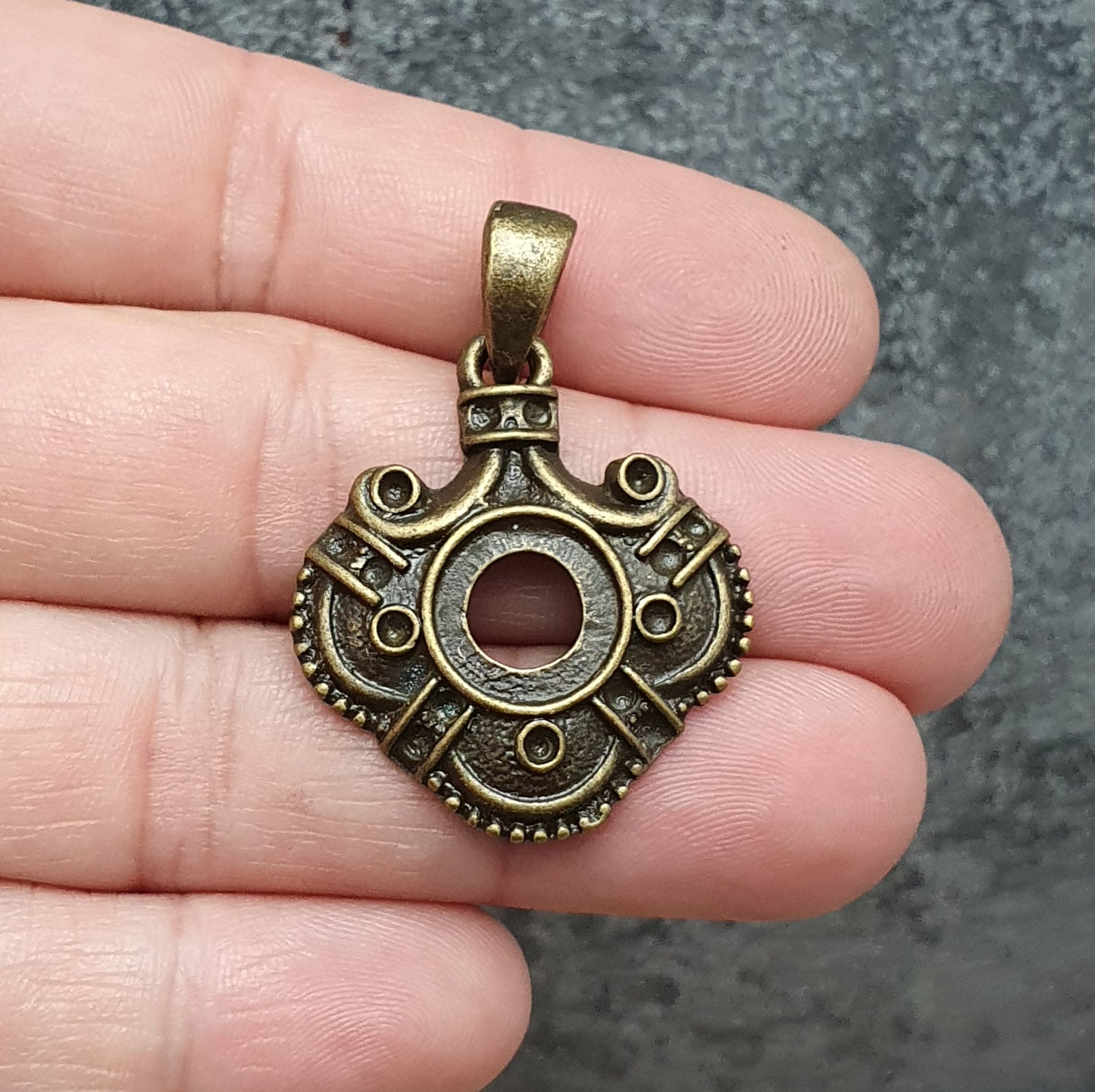 1x Anhänger, Vintage, Gotik, 38mm, antik bronzefarbig