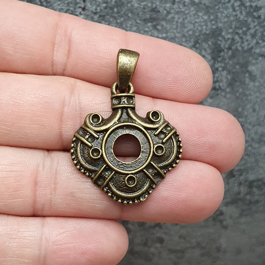 1x Anhänger, Vintage, Gotik, 38mm, antik bronzefarbig