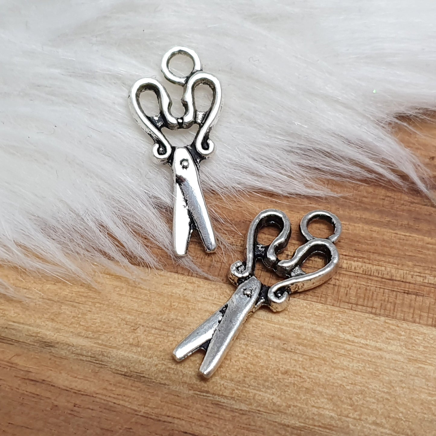 2 Charms, Anhänger Schere, 28mm, antik silberfarbig