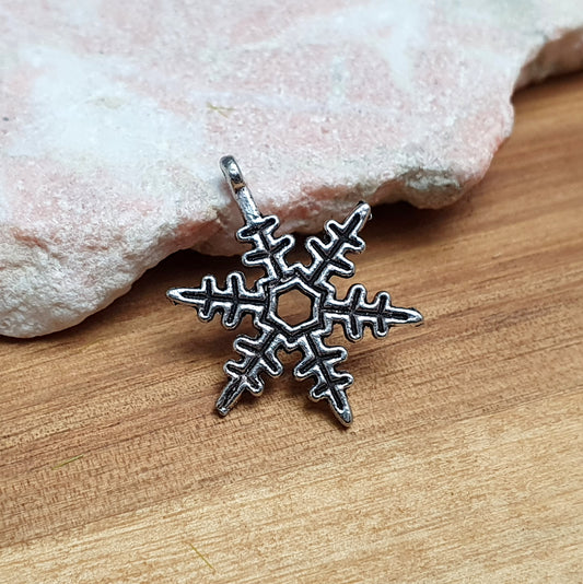 Anhänger Schneeflocke/Eiskristall mit fester Öse in antik silberfarbig, 22mm