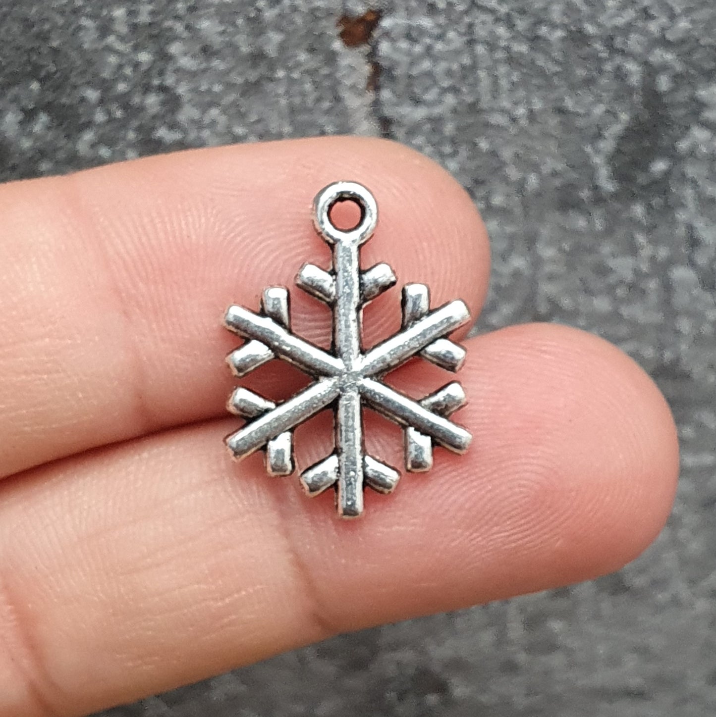 2 Charms, Anhänger Schneeflocke, Eiskristall, 20mm, antik silberfarbig