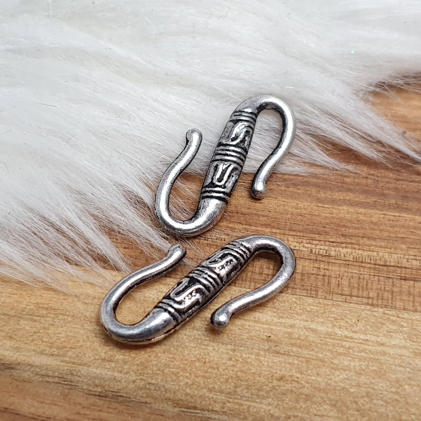 2x Haken Verschußhaken, 22mm, antik silberfarbig