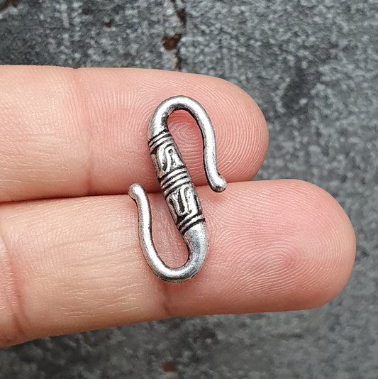 2x Haken Verschußhaken, 22mm, antik silberfarbig