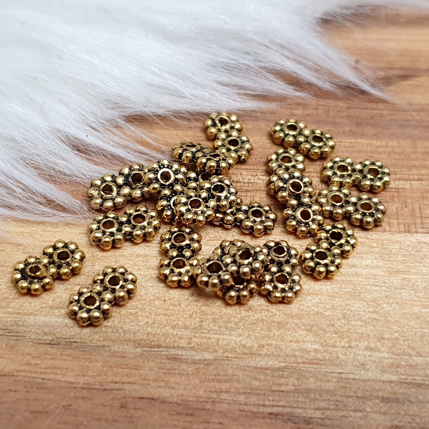 20 Spacer Daisy mit 2 Löchern, 7x4mm, antik goldfarbig