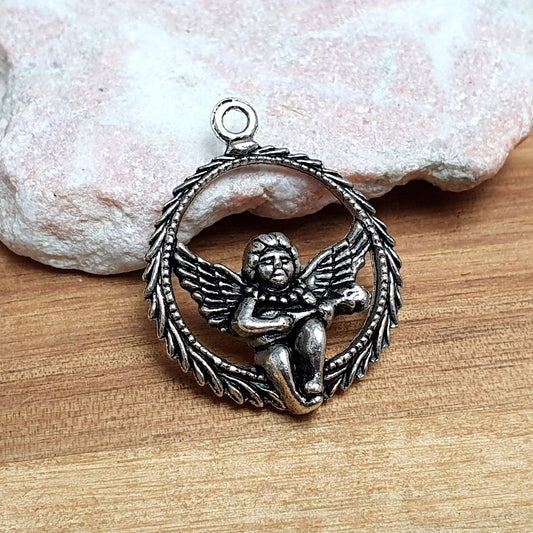 1 Anhänger Engel mit Ukulele in antik silberfarbig, 31mm