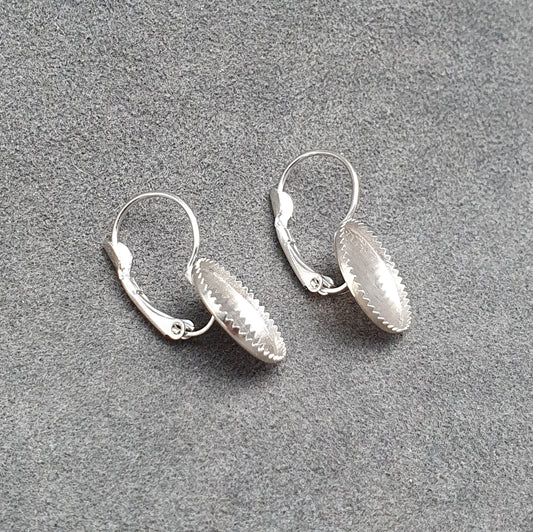 4 Brisuren mit Klebefläche, 14mm, platinfarbig