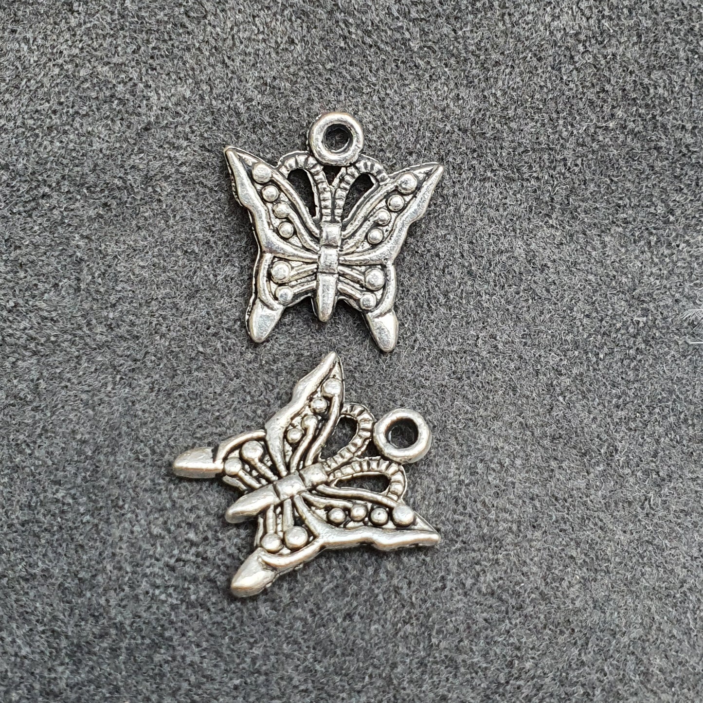 5 kleine Charms Schmetterling, 17mm, antik silberfarbig, Schmuck Basteln