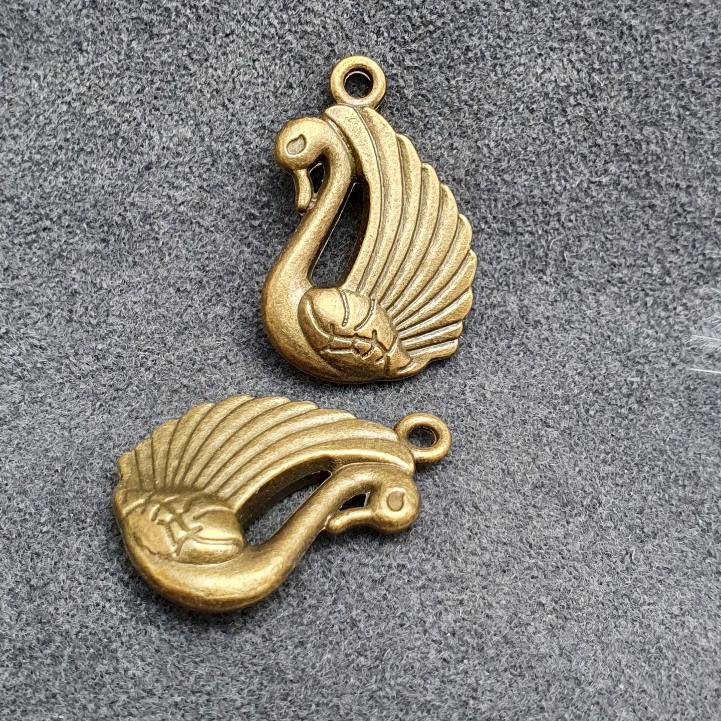 2 Anhänger, Charms, Schwan, 24mm, antik bronzefarbarbig, Schmuck Basteln