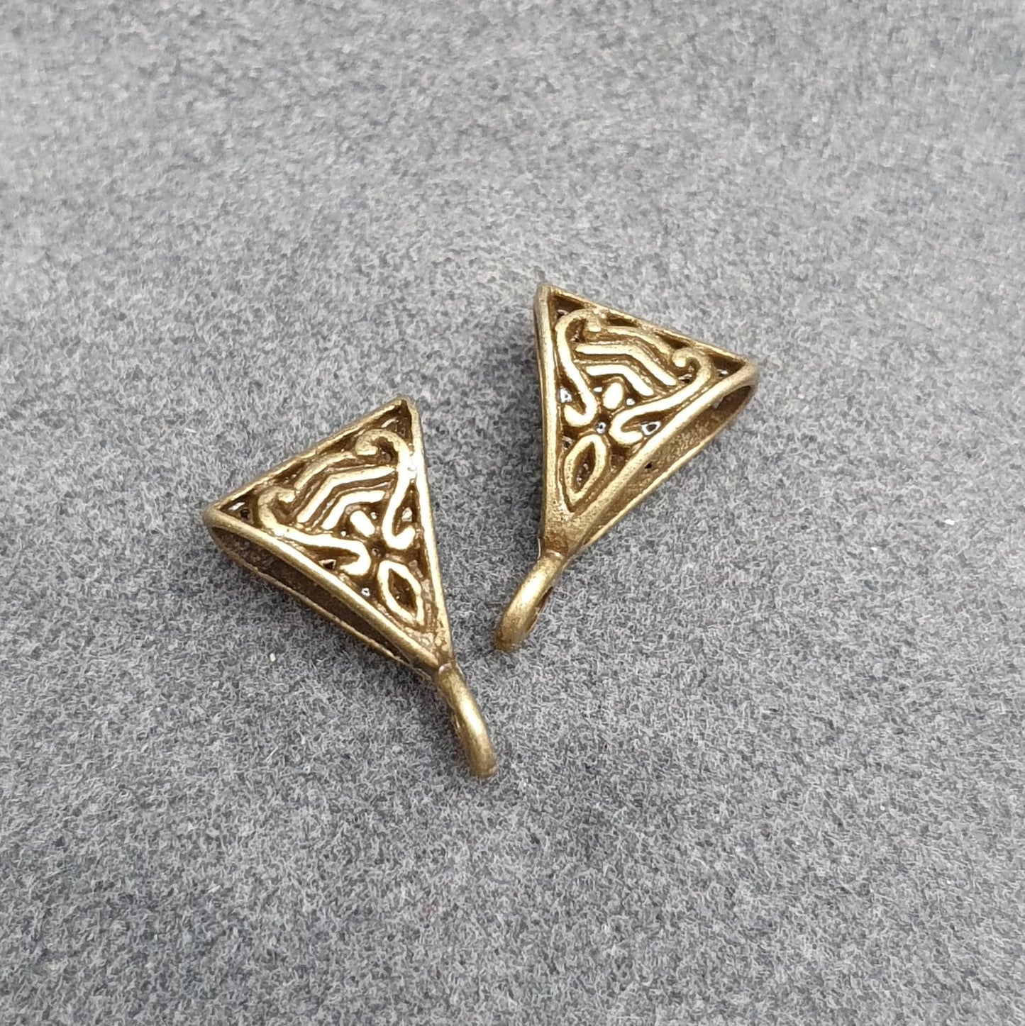 2 Anhängerösen/Collierschlaufen, 15mm, antik bronzefarbig