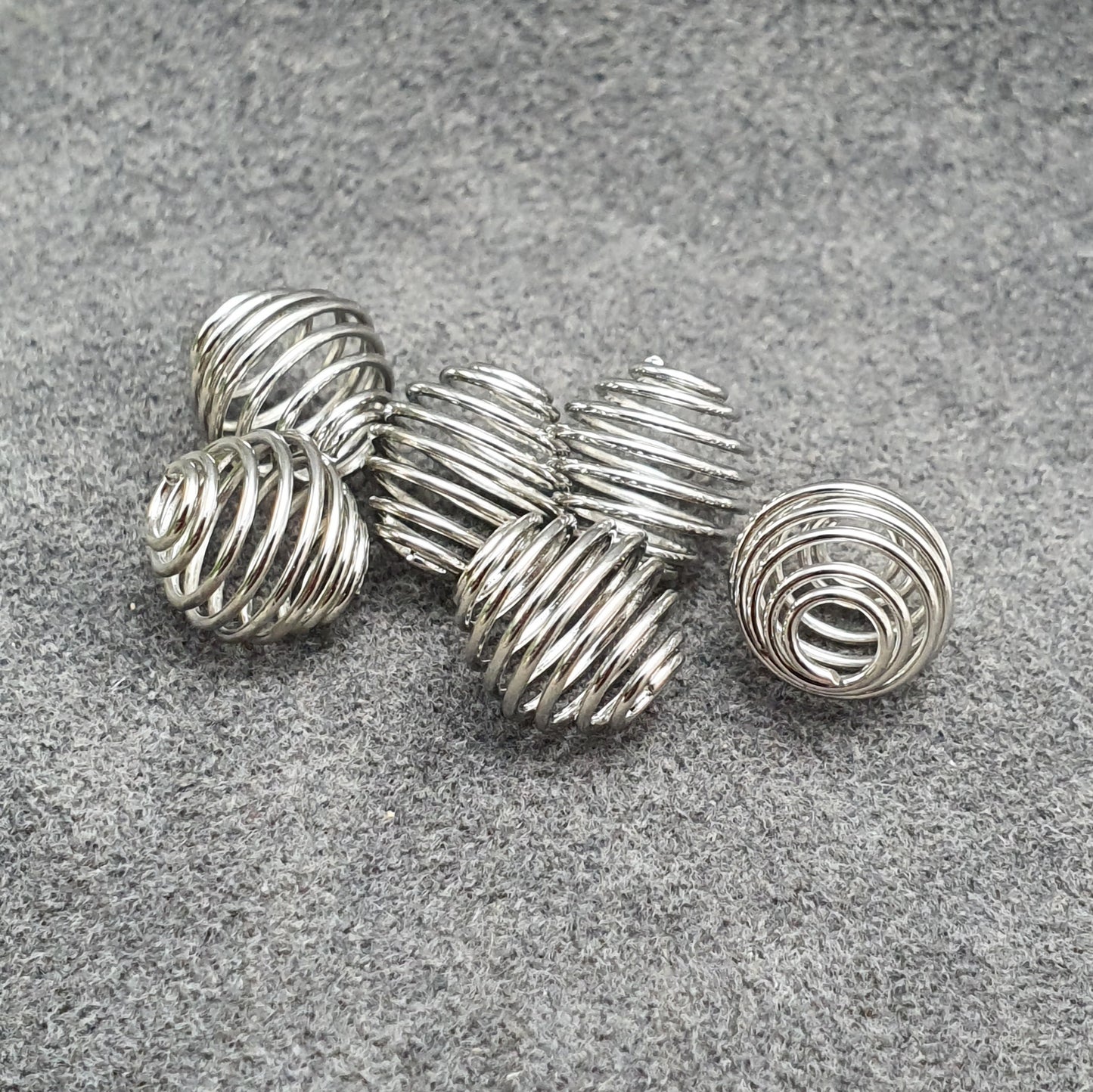 6 Drahtperlen, Spirale, Perlenkäfig, 8x9mm, silberfarbig