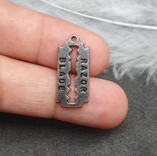 2 Anhänger, Rasierklinge, 23mm, antik kupferfarbig