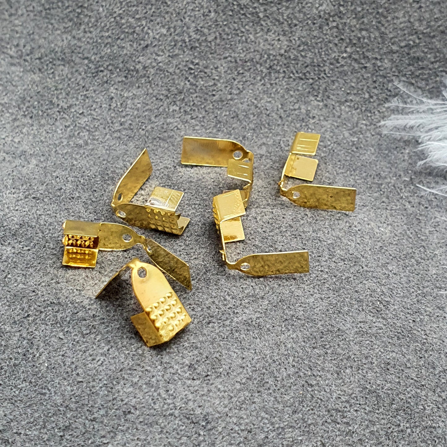 16 Bandklemmen, mit Öse, 5mm, platinfarbig/goldfarbig