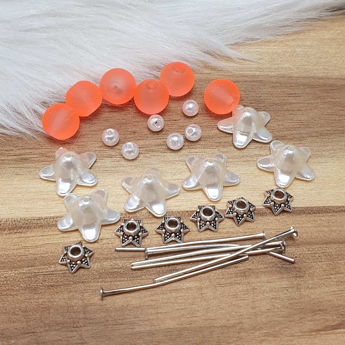 30tlg. Bastelset für 6 Anhänger Blumen in Orange & Weiß, BAUSATZ!