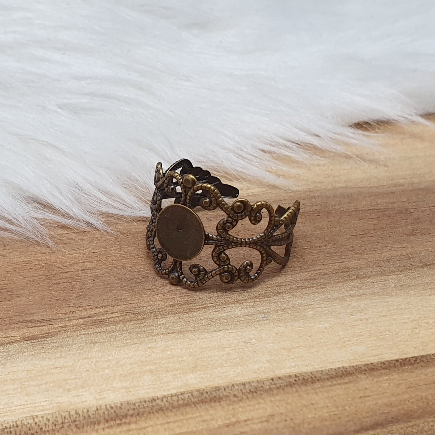 Filigrane Ringschiene mit Klebeplatte 8mm, antik bronzefarbig, unisize