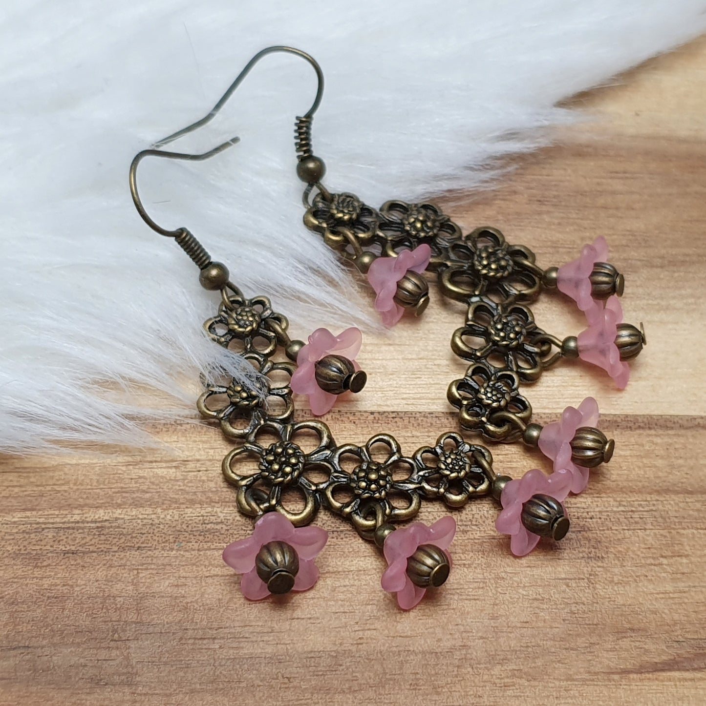 Ohrhänger Gipsy, mit Kranz und Blüten, Rosa, antik bronzefarbig