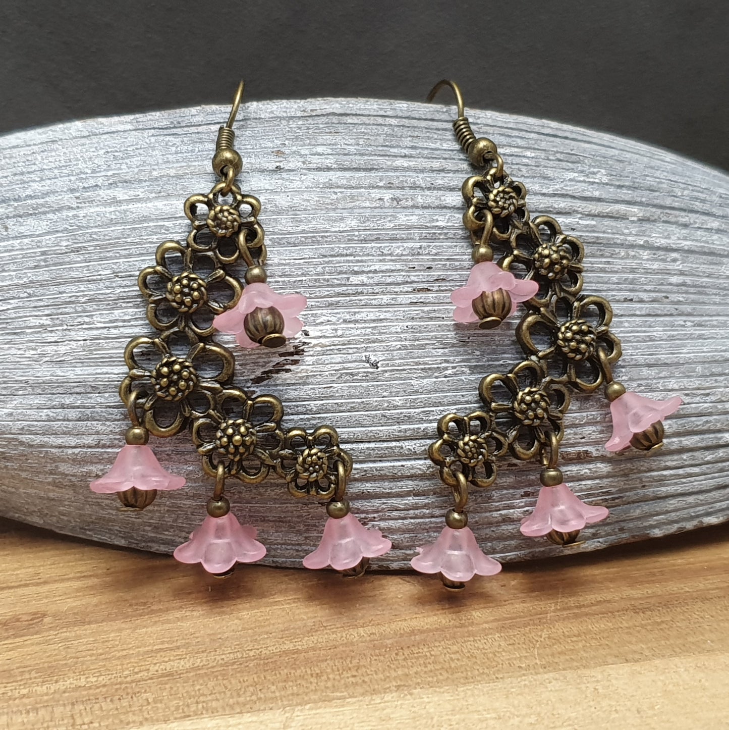 Ohrhänger Gipsy, mit Kranz und Blüten, Rosa, antik bronzefarbig