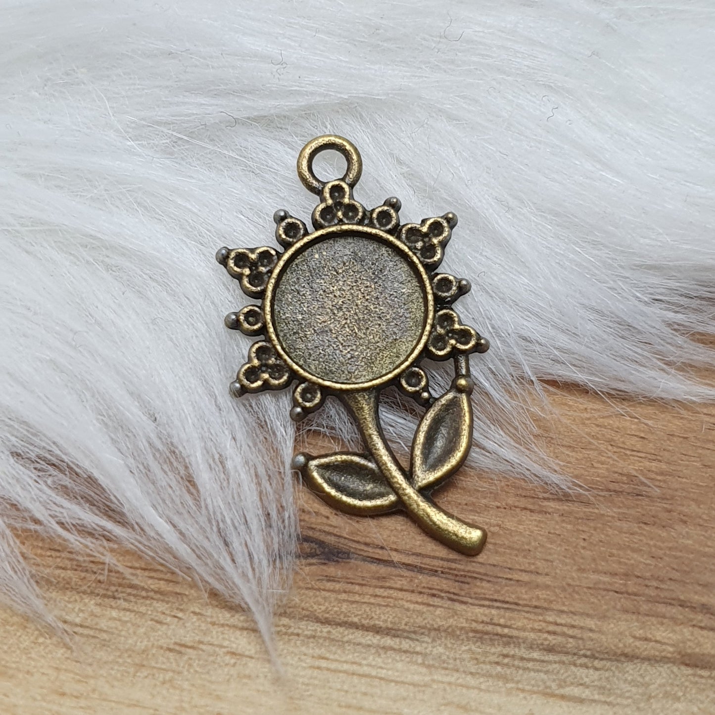 2x Anhänger Blume, für Cabochon 9mm, antik bronzefarbig