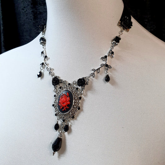 Halskette, Dark Love Rose, mit Rosen