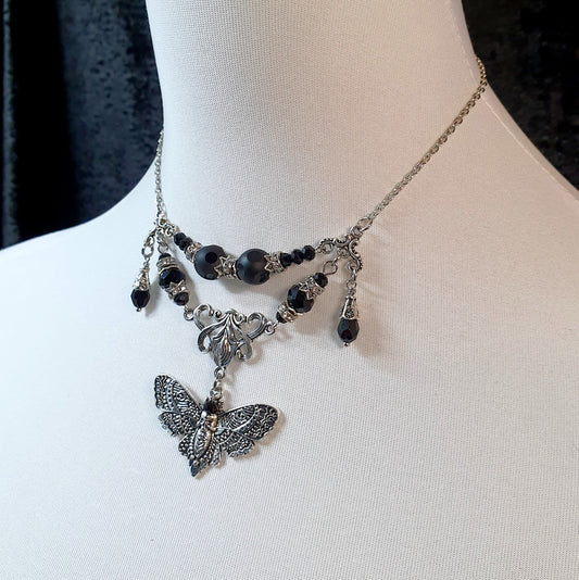 Halskette, Deathmoth, schwarze Glasperlen