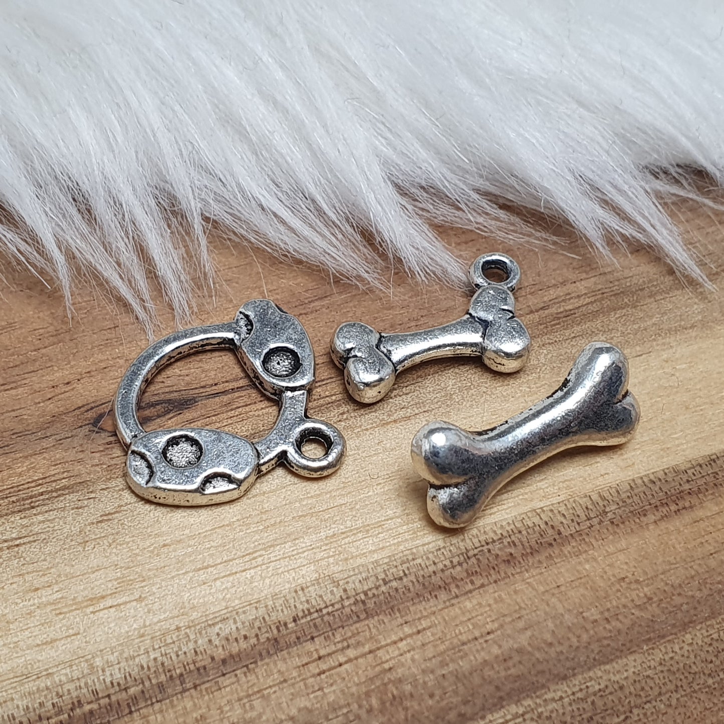 Toggle, Knebelverschluss, Haustier, Hund, mit Knochen