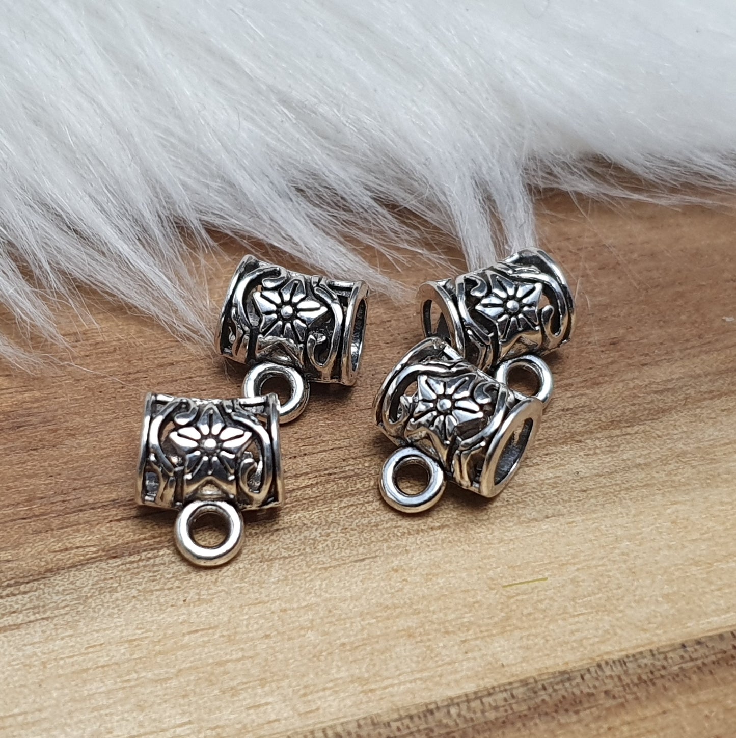 4 Ösenperlen mit großem Fädelloch, antik silberfarbig, 8mm