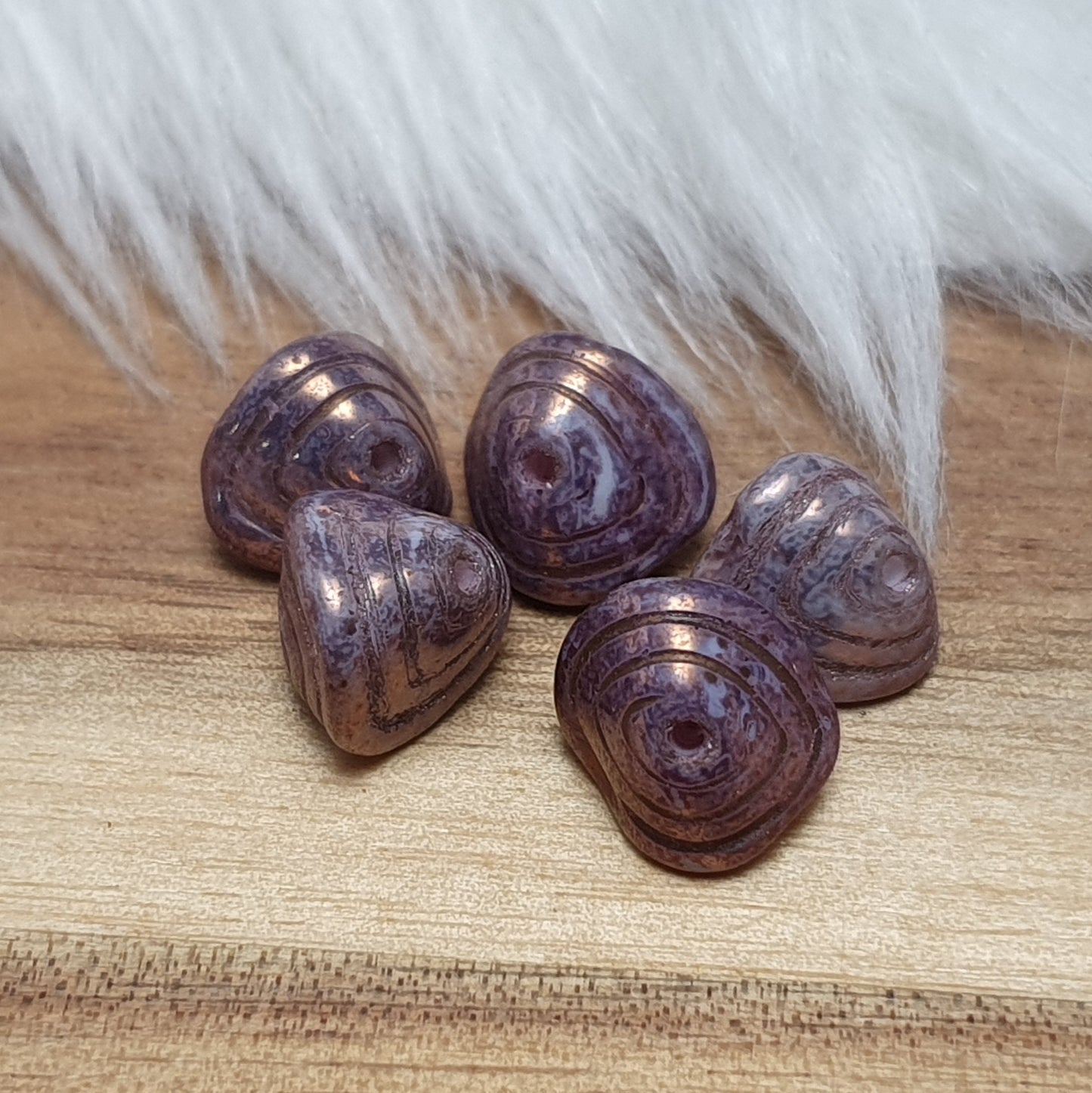 5 böhmische Glasperlen, 9mm, Nuggets, flieder, Gold bedampft