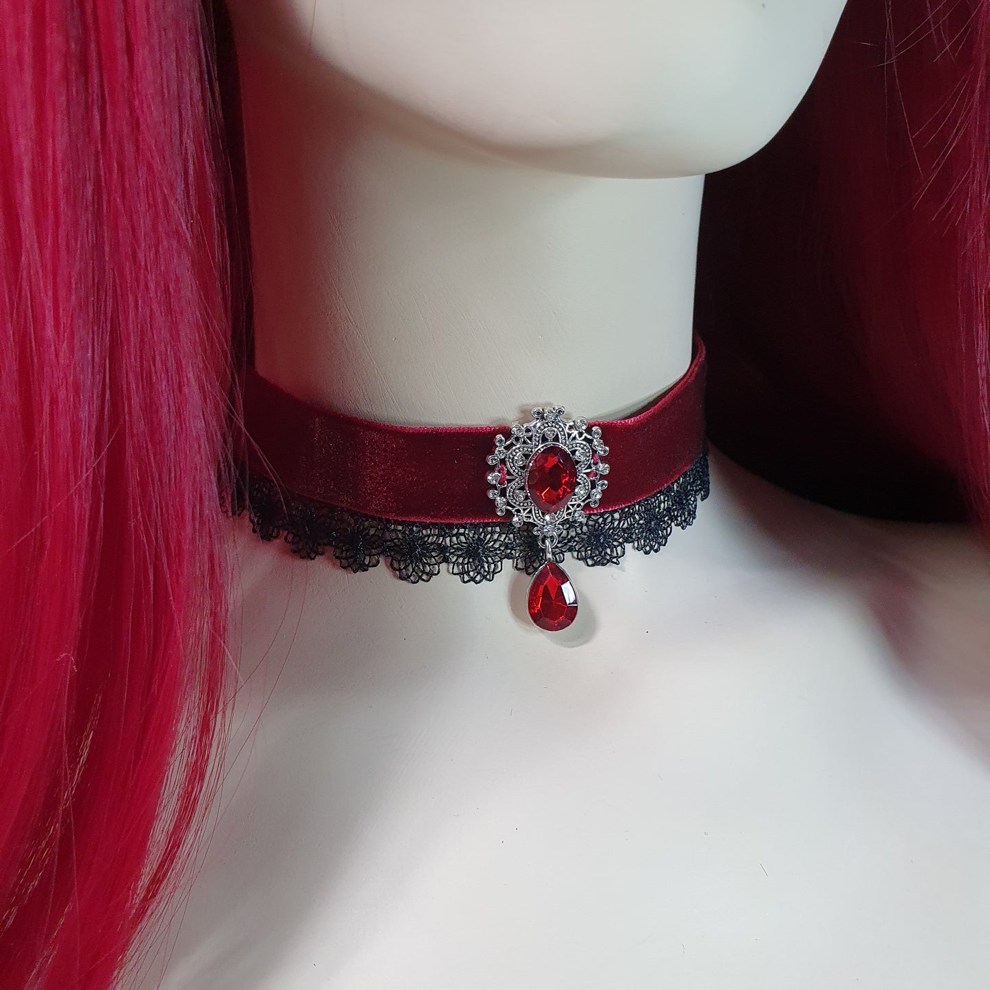 Choker, Samt, Dunklerot, mit Borte Lebensblume & Zierteil
