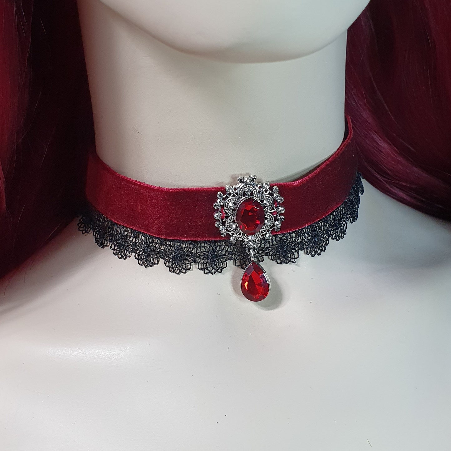 Choker, Samt, Dunklerot, mit Borte Lebensblume & Zierteil